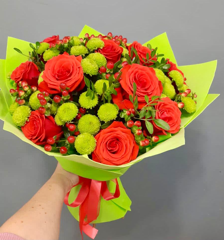 Букет цветов из: Хризантемы и Розы в Неклюдово Нижегородская область