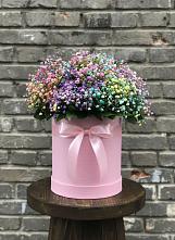 Цветочная композиция из Гипсофила и Розы в шляпной коробке в Неклюдово Нижегородская область