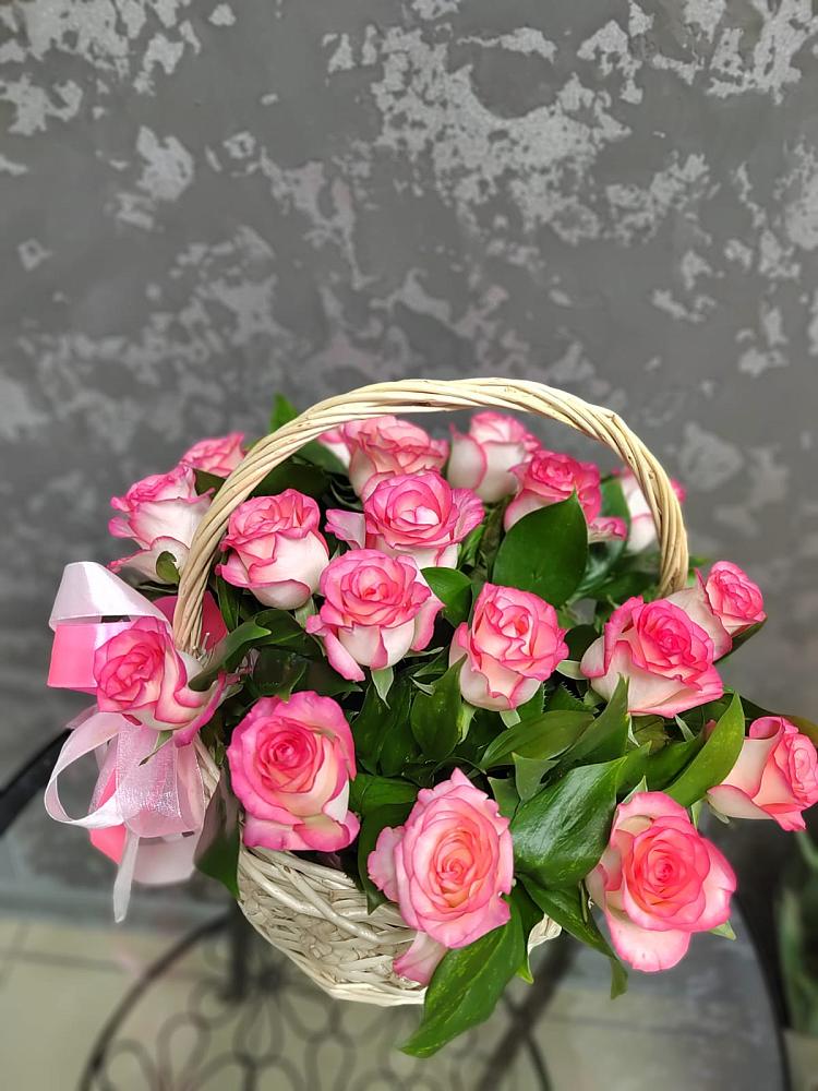 Цветочная композиция из Розы в корзине в Неклюдово Нижегородская область