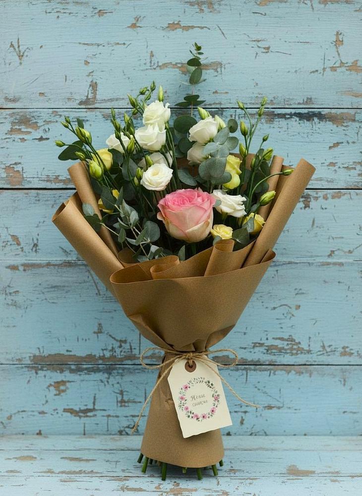 Букет цветов из: Розы и Лизиантусы в Неклюдово Нижегородская область