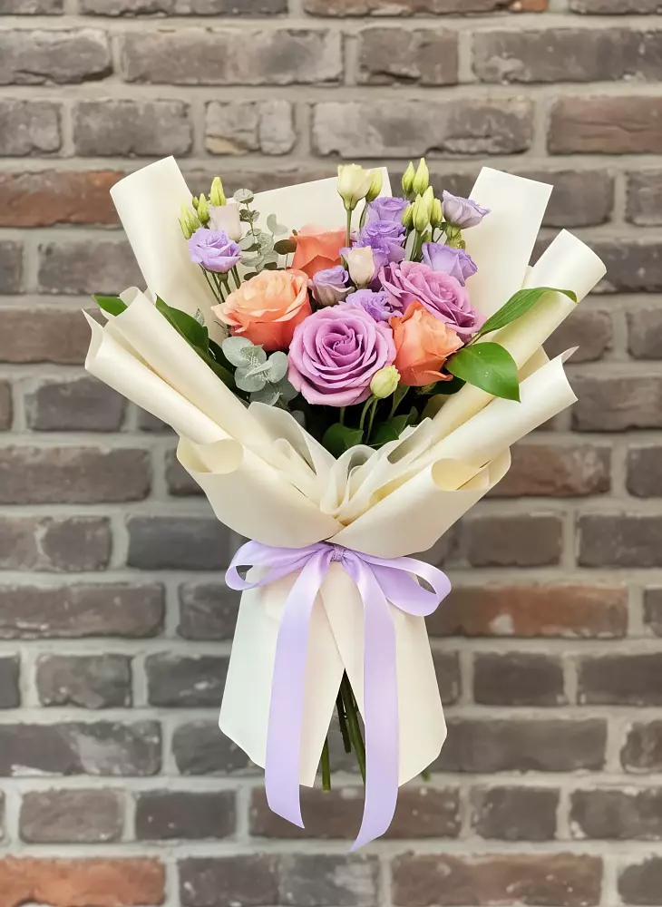 Букет цветов из: Лизиантусы и Розы в Неклюдово Нижегородская область