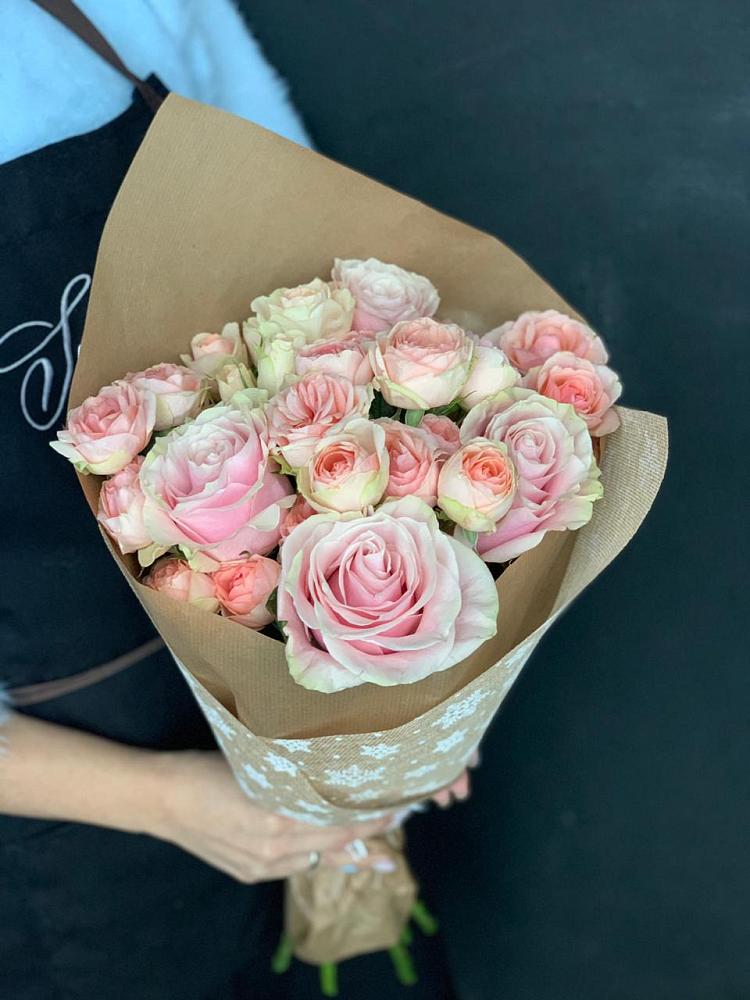 Букет цветов из: Хризантемы и Розы в Неклюдово Нижегородская область