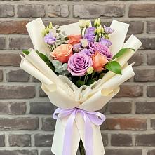 Букет цветов из:  Лизиантусы и Розы в Неклюдово Нижегородская область