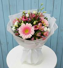 Букет цветов из:  Герберы, Альстромерии и Лизиантусы в Неклюдово Нижегородская область