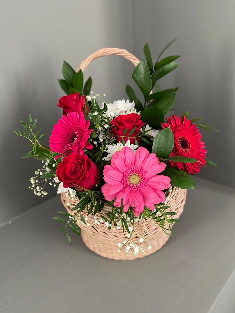 Цветочная композиция из Розы, Хризантемы и Герберы в корзине в Неклюдово Нижегородская область