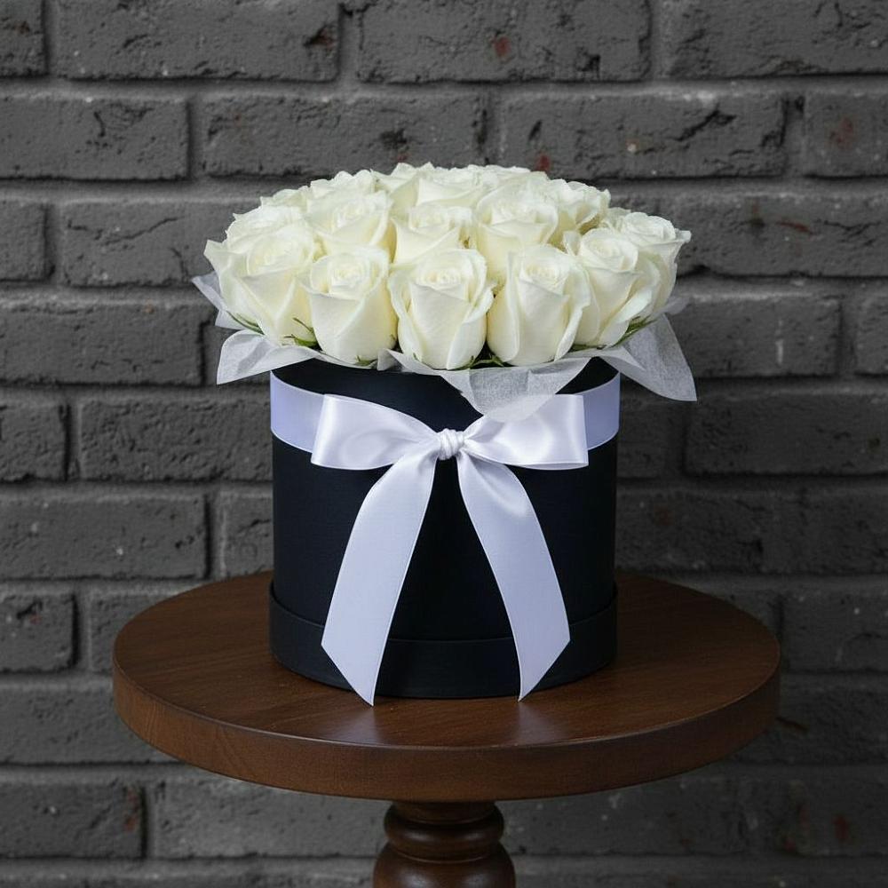 Цветочная композиция из Розы в шляпной коробке в Неклюдово Нижегородская область