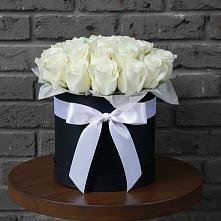 Цветочная композиция из Розы в шляпной коробке в Неклюдово Нижегородская область